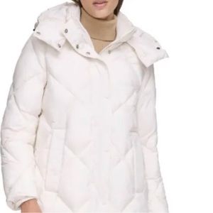 DKNY
Diamond Quilted & Hooded Puffer Coat